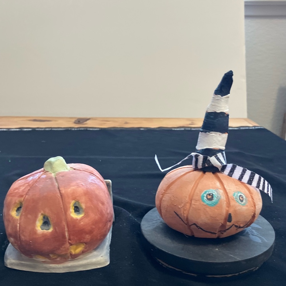 Two Handmade Halloween Art Ceramic Sculpture Pumpkins On Base  6”& 4” Original